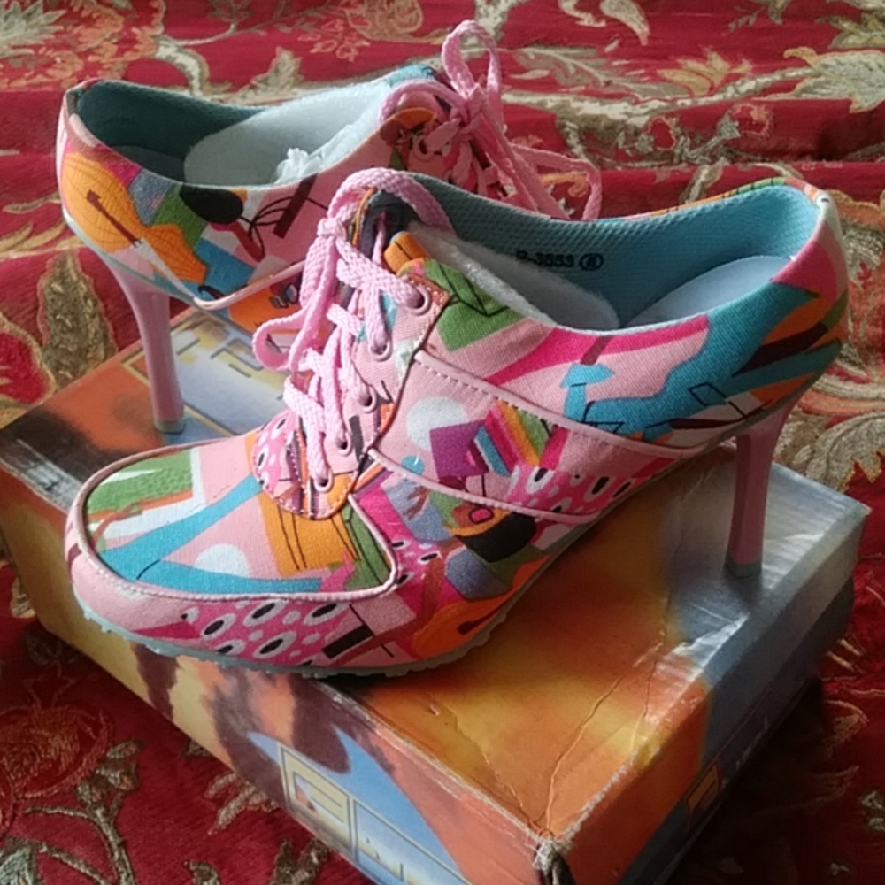 High heel shoe low back